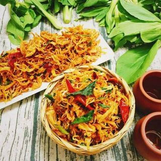 Khô gà đặt biệt thơm ngon 1kg ( lá chanh cay, cay ) tặng 50g cá cơm rim lá chanh