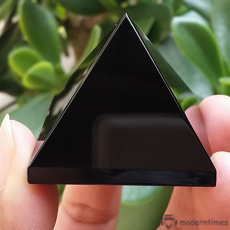 Kim tự tháp chất liệu đá thạch anh đen tự nhiên
