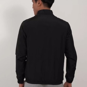 Áo khoác gió nam bền chắc Aristino dáng Regular fit màu đen 01 AJK001W7