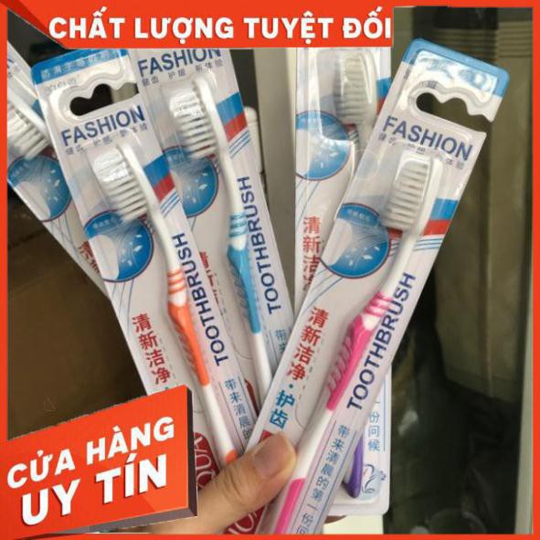 Bàn chải đánh răng người lớn