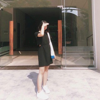 ĐẦM NƠ LƯNG ĐEN ĐƠN GIẢN HỞ ÍT PHÍA SAU LƯNG