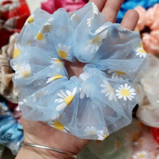 Buộc tóc voan scrunchies hoa cúc hot trend