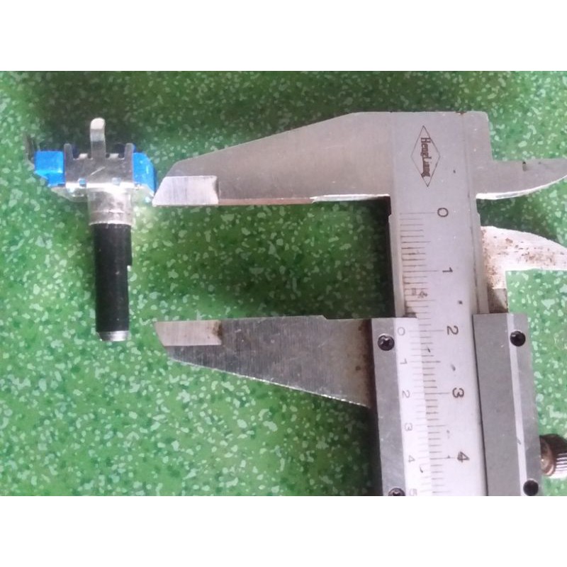 1 chiết áp 6 chân cán 20mm