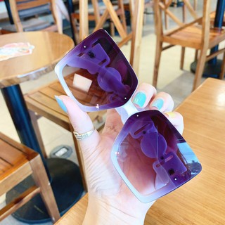 Kính mát nữ dáng vuông hàng đẹp siêu yêu