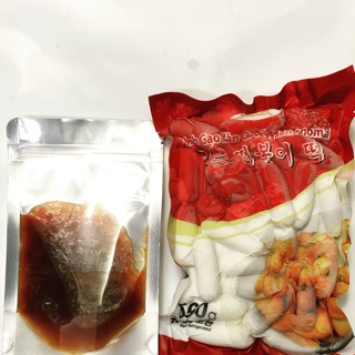 Comboo Bánh Tokpokki nhân phomai và 100g sốt ớt cay Hàn Quốc
