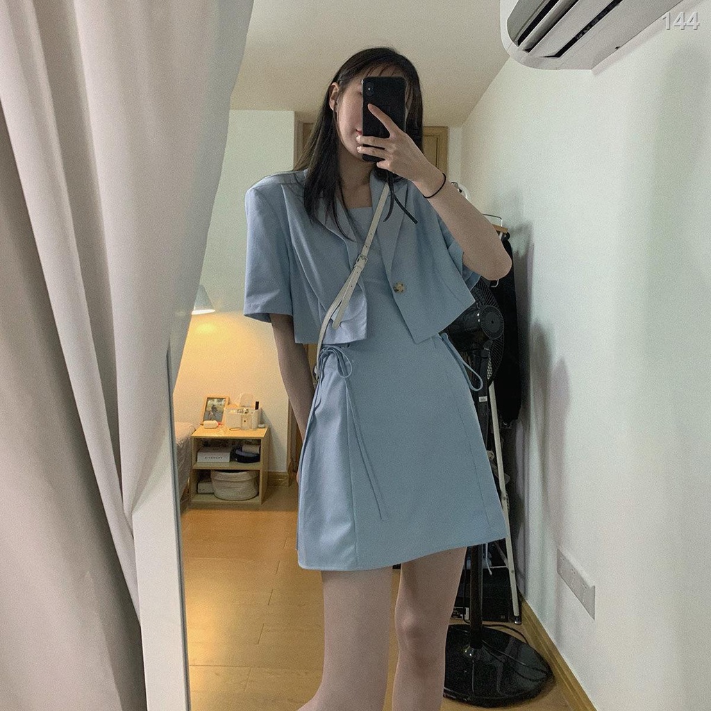 RThời trang mùa hè 2021 eo dây phong cách phương tây sling dress tính khí áo khoác ngắn tay phù hợp với nữ hai mảnh