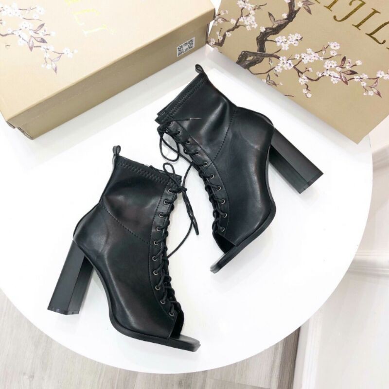 boot hở mũi buộc dây chiến binh gót vuông đen kem