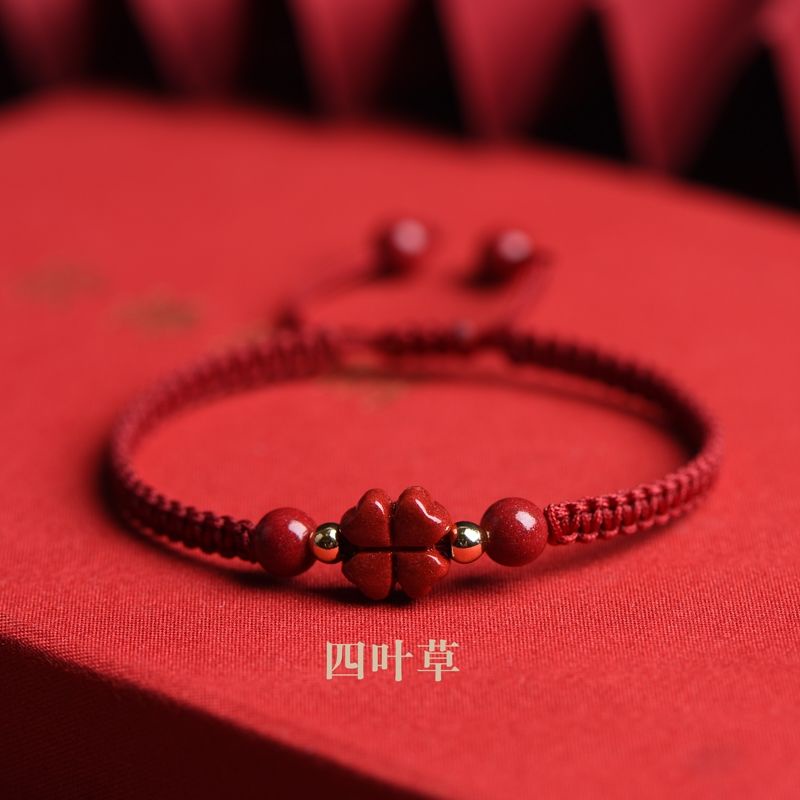 Vòng tay đẹp. Bùa May Mắn Tự Nhiên Hình Cỏ Bốn Lá Cho Năm Mới