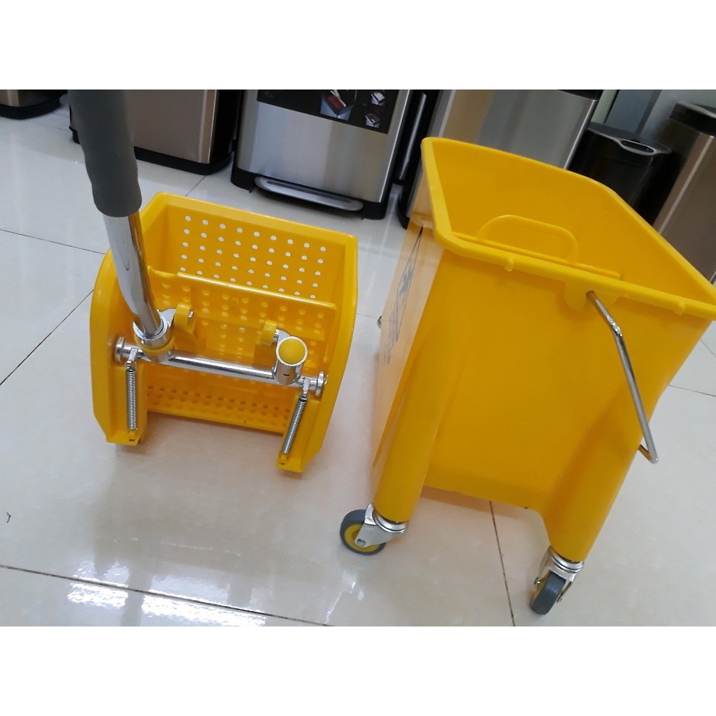 XE VẮT NƯỚC CÂY LAU NHÀ 24 LÍT