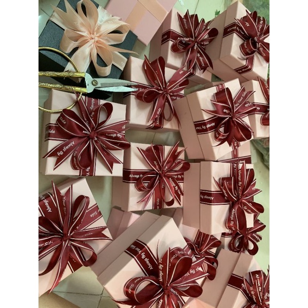 Hộp đựng son kem dài có hoa + nơ chữ siêu đẹp sỉ 0973163558.