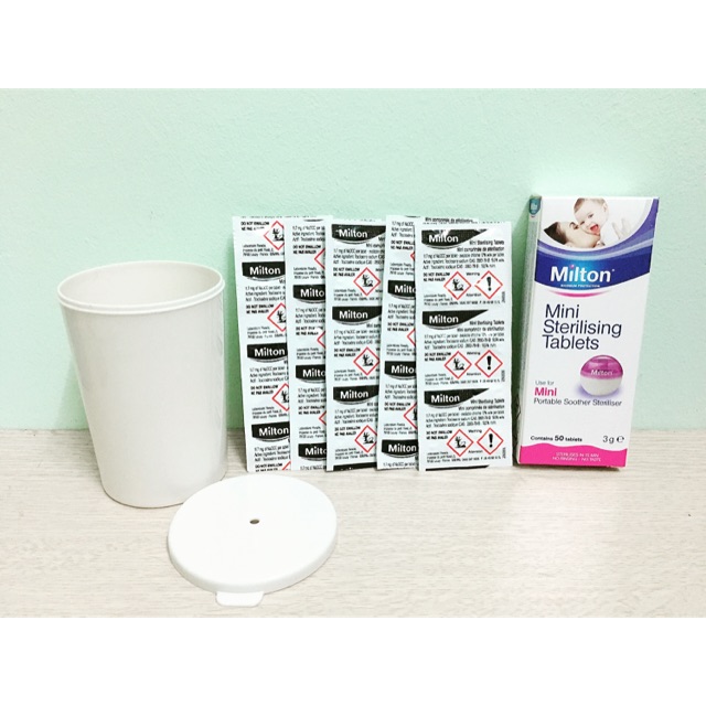 Cốc khử trùng và 1 hộp viên tiệt trùng Milton 50 viên