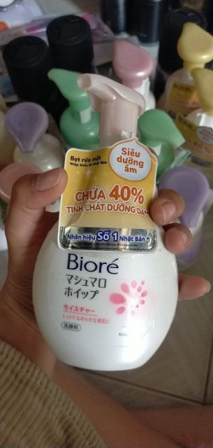 Bọt rửa mặt Biore