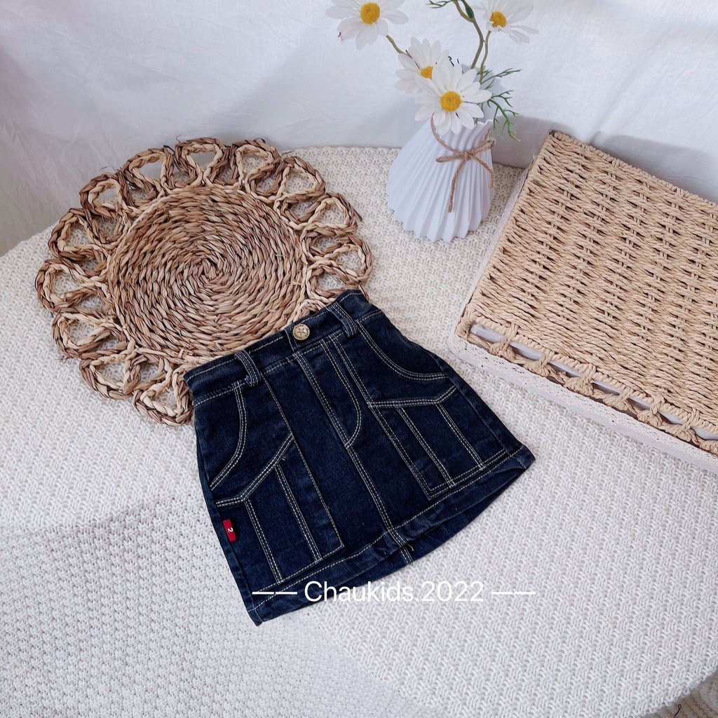 Chân váy chỉ nổi bé gái