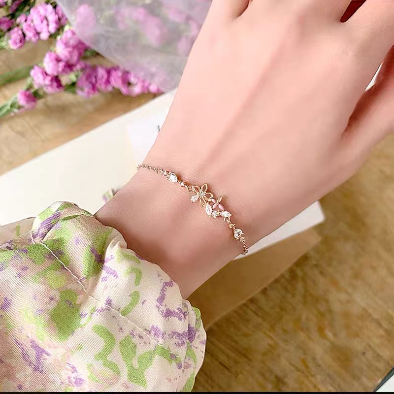 Vòng tay hoa và bướm phong cách Hàn Quốc cho nữ