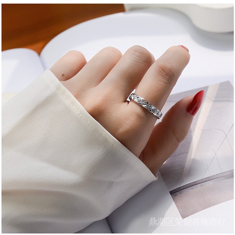 Nhẫn Thép Titan Mạ Vàng 18K Đính Kim Cương Nhân Tạo Phong Cách Âu Mỹ QR1t
