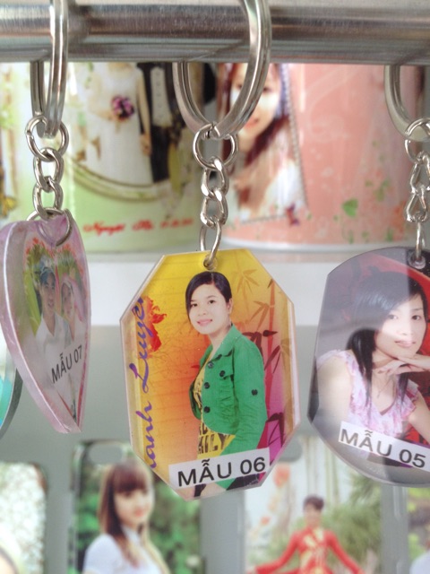 Combo 5, 8, 10, 11 móc khoá mica in hình