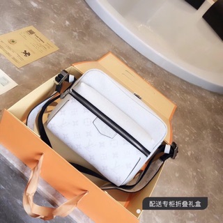 Lv messeger for men