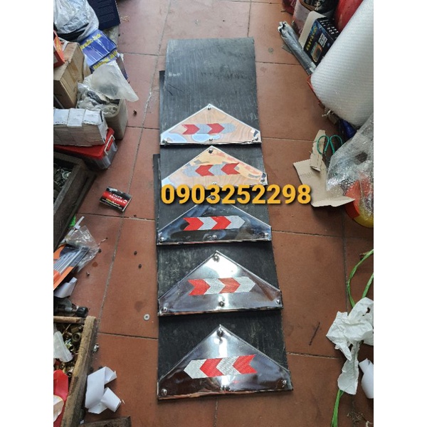 Chắn bùnrộng 50cm . cao 70cm sau đèn hyundai hd450,hd65,hd72,hd99NOX 2t5 -3t5