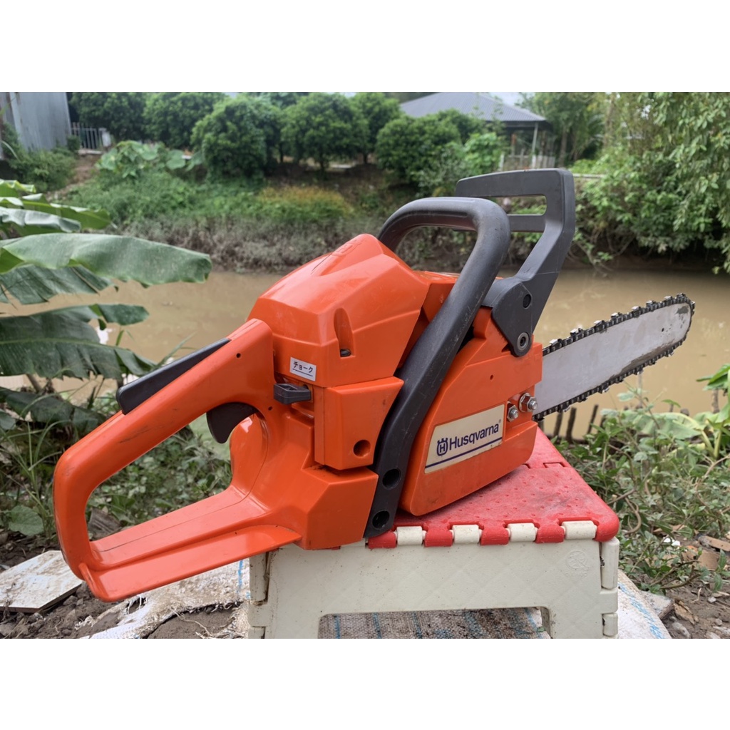 MÁY CƯA XÍCH HUSQVARNA 137 THUỴ ĐIỂN