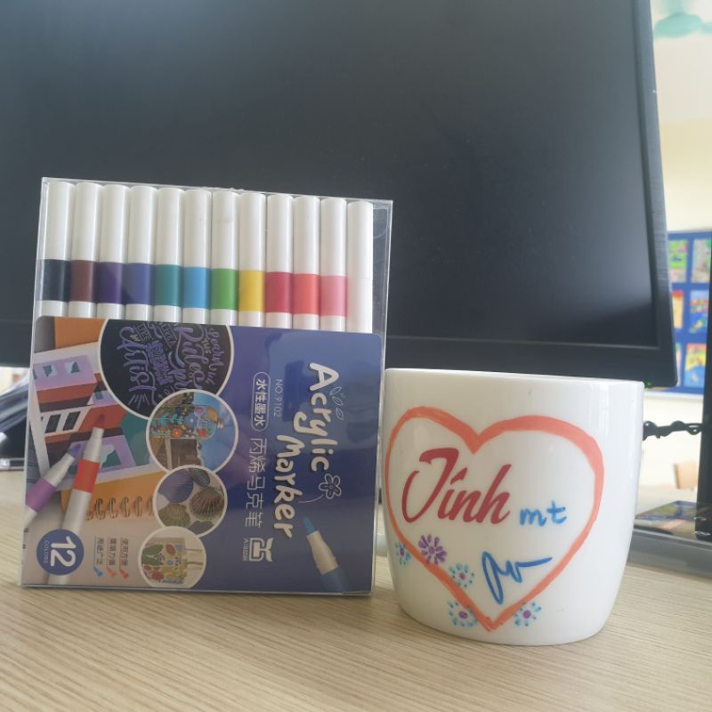 Màu dạ acrylic, bút sơn vẽ trên nhiều chất liệu không phai