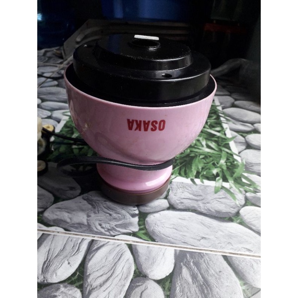Đầu máy xay nhựa có dây nguồn và công tắc
