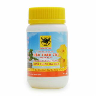 Phân bón lá cao cấp đầu trâu 701 ( kích ra hoa cho phong lan , hồng và cây cảnh )
