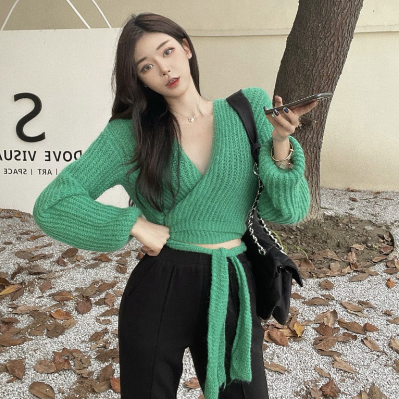 Áo sweater dệt kim cổ chữ V sâu tay dài phối dây cột dáng rộng kiểu Hồng Kông dễ phối thời trang màu thu sang trọng