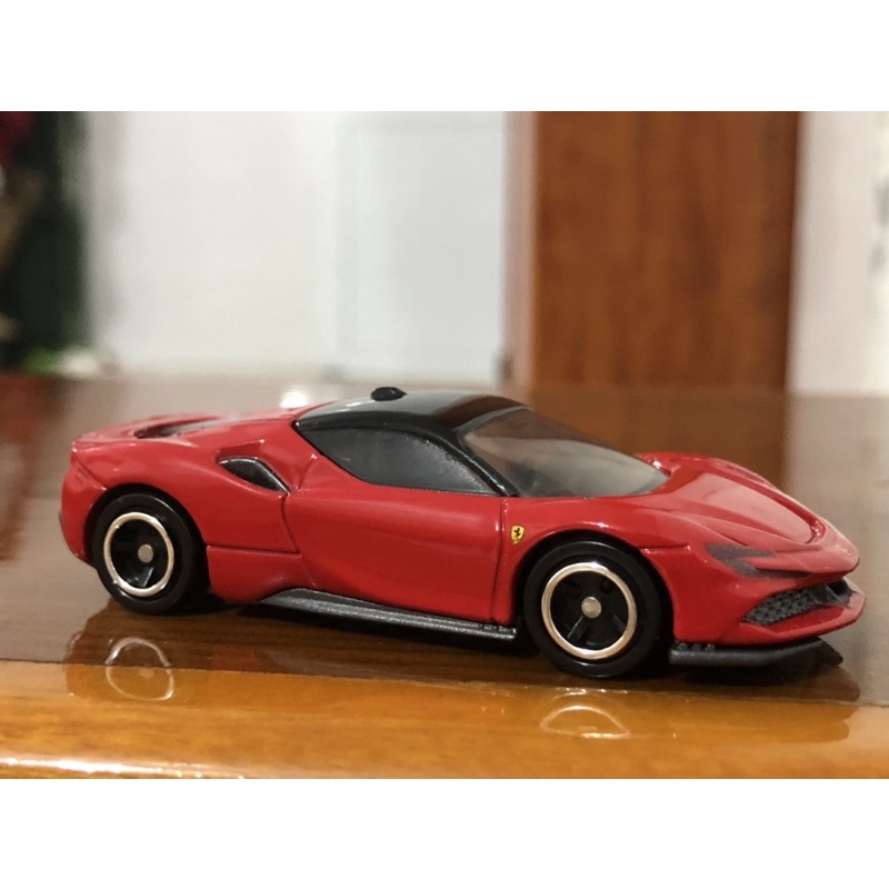 Xe mô hình Ferrari 1:64