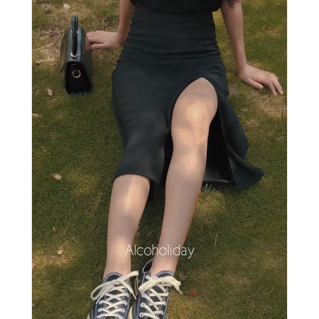 Chân váy dài xẻ tà chất lụa