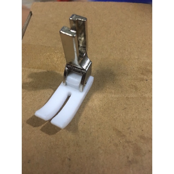 Chân vịt nhựa trắng T35 sử dụng cho máy công nghiệp 1 kim