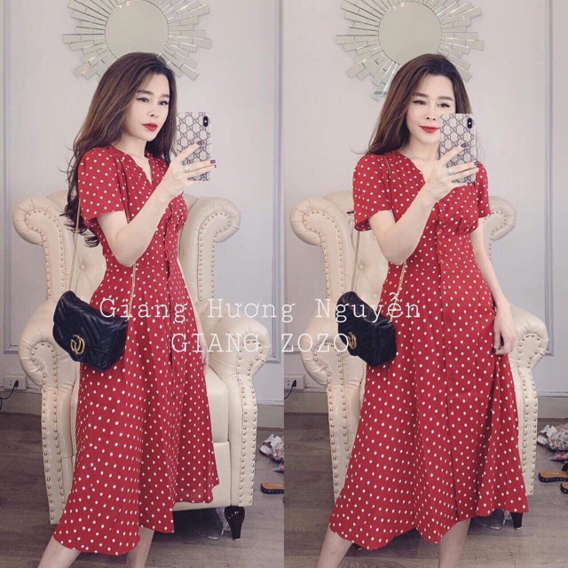 Váy đỏ chấm bi