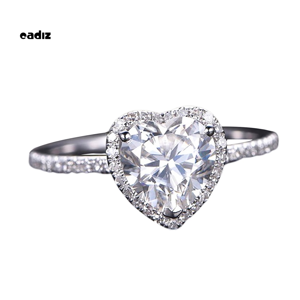 Nhẫn Cưới Đính Đá Sang Trọng