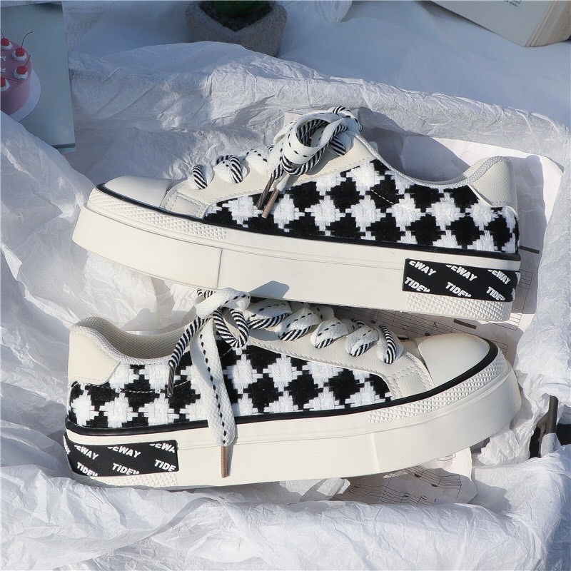 GIÀY THỂ THAO DẠ KẺ 2 MÀU ĐEN KEM