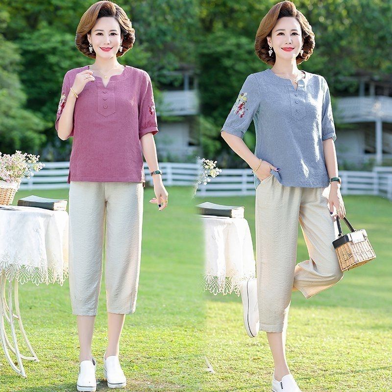 Áo thun ngắn tay phong cách phương Tây mùa hè của mẹ, cùng với bộ đồ hai mảnh dành cho phụ nữ trung niên và cao tuổi