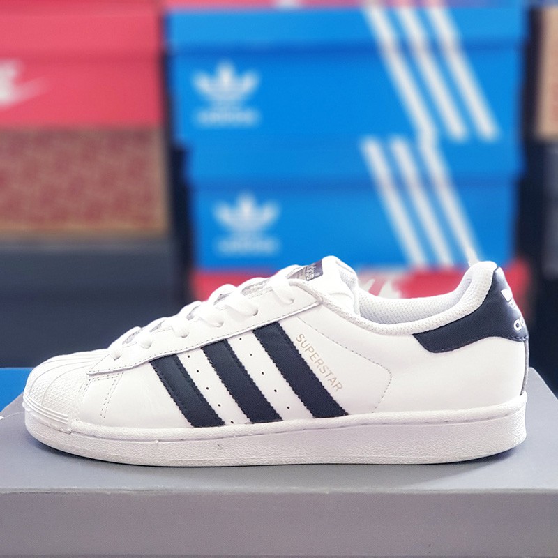 Giày thể thao Adidas Superstar tem vàng trắng nhiều size, real 2hand