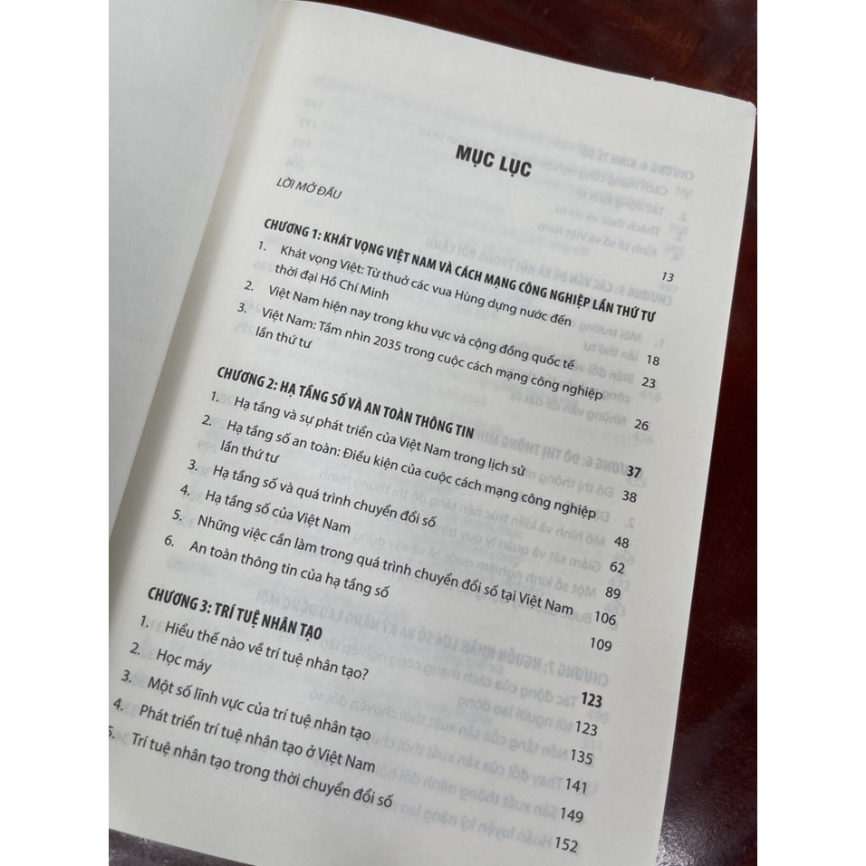 Sách - (Bìa cứng) [Giải Sách Hay 2022] Việt Nam Thời Chuyển Đổi Số – Think Tank VINASA – Thái Hà Books – NXB Thế Giới