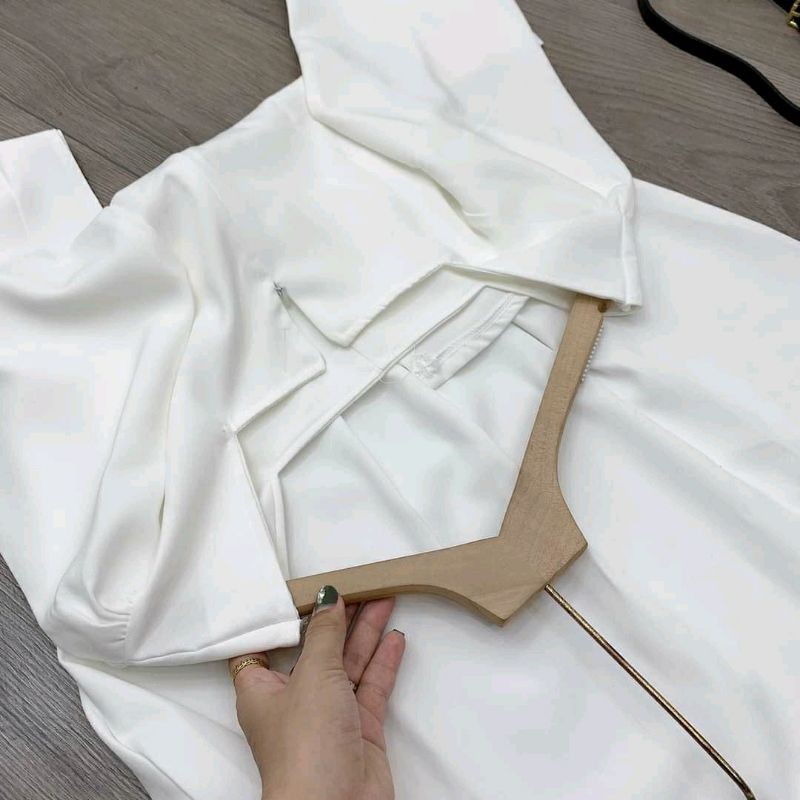 [ GIẢM KỊCH SÀN ] Váy trắng cổ lệch nữ bo eo cao cấp mẫu mới 2021 | BigBuy360 - bigbuy360.vn