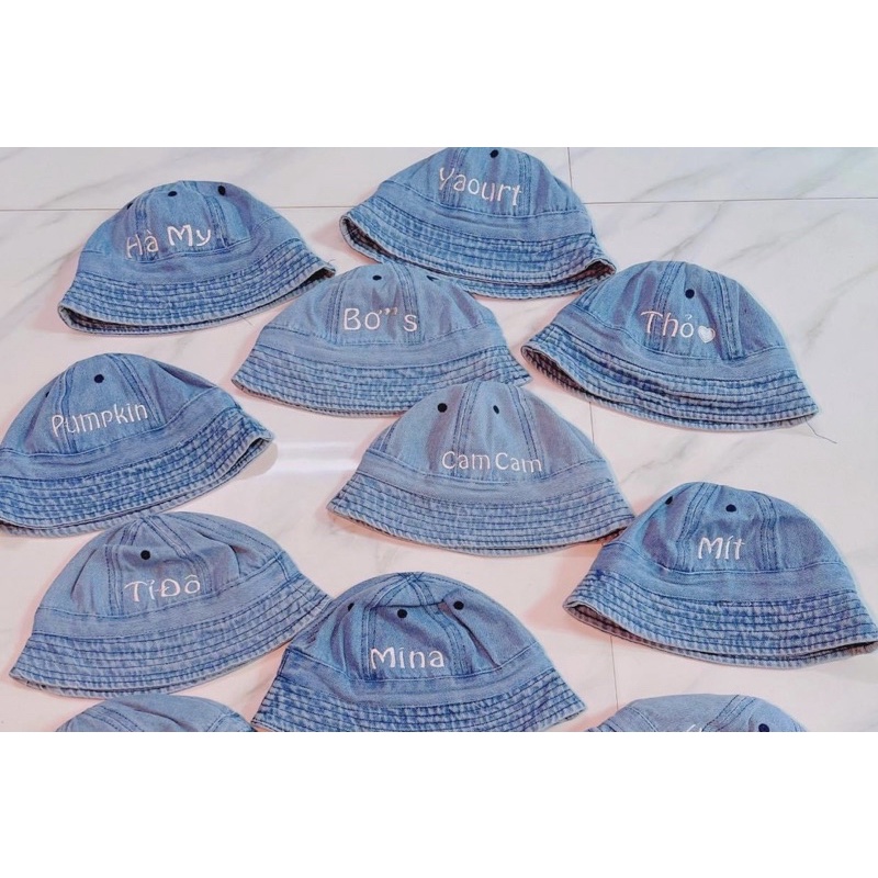 Mũ bucket denim thêu tên cho mẹ và bé