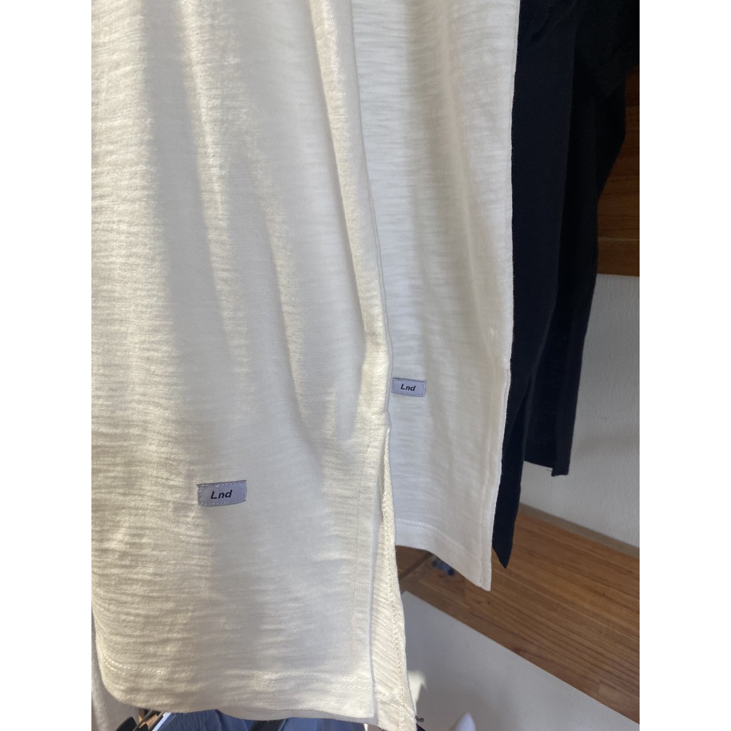 Áo thun trơn xẻ Sheera T-shirt | LND