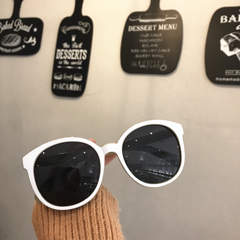 Kính mắt nữ thời trang chống tia uv viền trắng chữ V sành điệu loại chuẩn tặng khăn lau - VIỀN TRẮNG