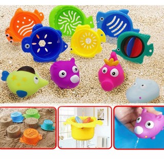 Bộ đồ chơi: bồn tắm ,chơi cát với những chiếc cốc và sinh vật biển