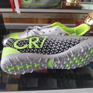 Giày đá bóng CR7