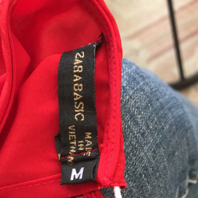 Áo đỏ bèo ngưc bo gấu size m,mặc mát và nhẹ.chât voan Hàn.đẹp và sang chảnh.phù hợp mùa hè hoặc mùa thu.