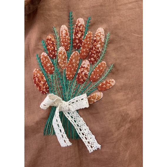 Đầm linen thêu hoạ tiết bó hoa cực kỳ sang trọng