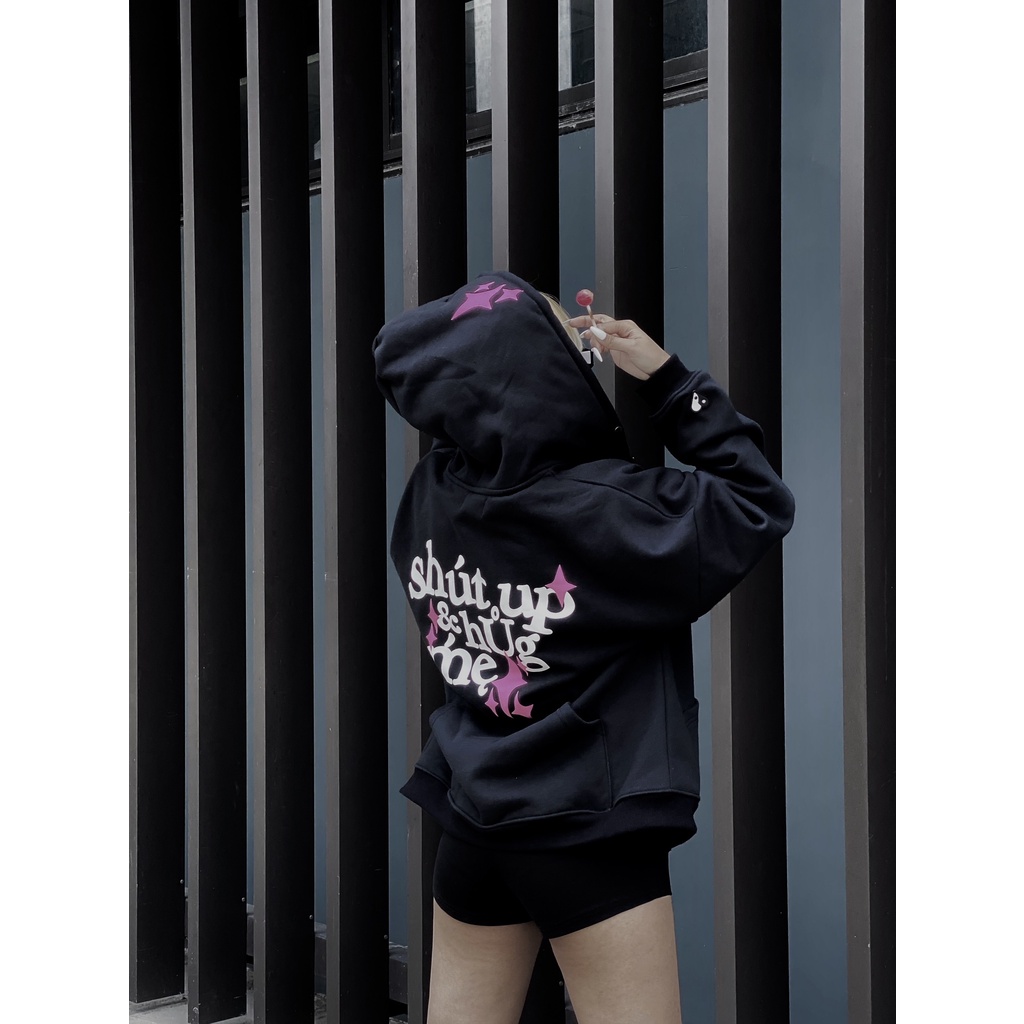 ÁO ZIPPED HOODIE UNISEX CUDDLE/SWEETIE PIE COLLECTION - 5th BITE màu đen chữ trắng hình in nổi