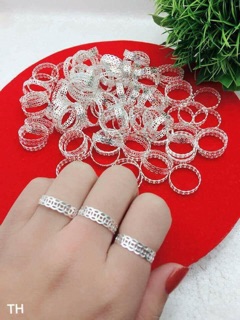 Nhẫn kim tiền bạc