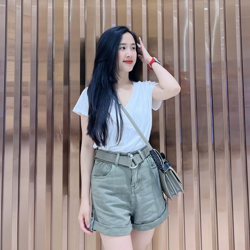 Áo thun cổ V basic