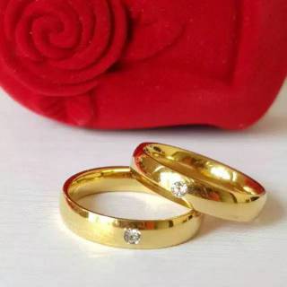 Nhẫn mạ vàng titan hình mắt oval