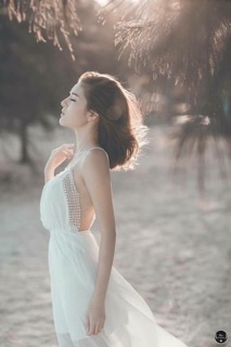 Maxi trắng hở lưng