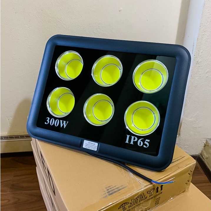 Đèn led pha cốc 200w, 300w, 400w, 500w,  IP66   siêu sángChiếu Sáng Ngoài Trời,Sân Bóng siêu sáng - Bảo hành: 2 nam
